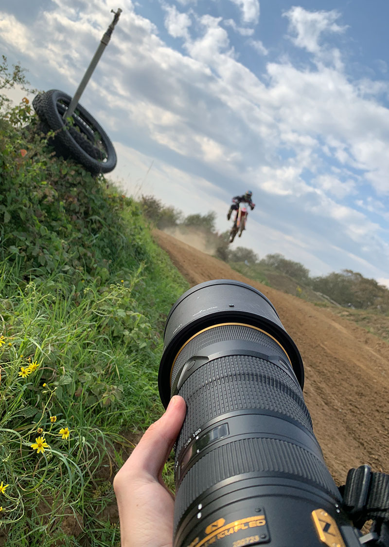 Foto von Kamera an einer Motocross strecke